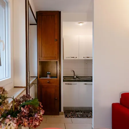 Deluxe- Al Valentino Турин