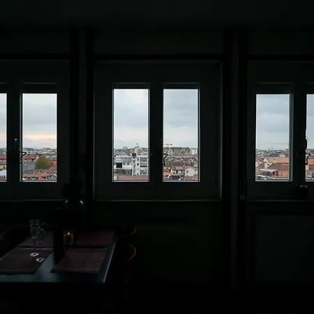 Deluxe- Al Valentino アパート