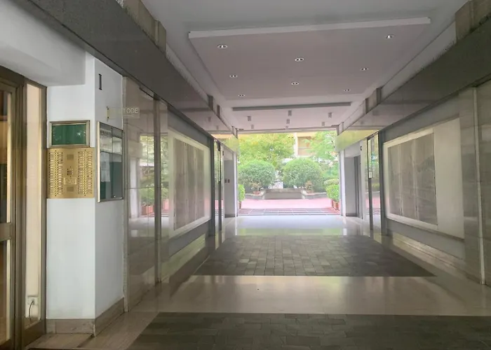 Apartment Deluxe- Al Valentino *